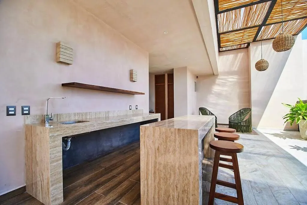 아파트 Frida'S Artsy Condo With Own Mural, Outdoor Tub & Rooftop Pool 툴룸