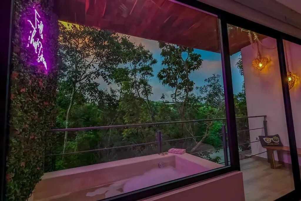 아파트 Frida'S Artsy Condo With Own Mural, Outdoor Tub & Rooftop Pool 툴룸 멕시코